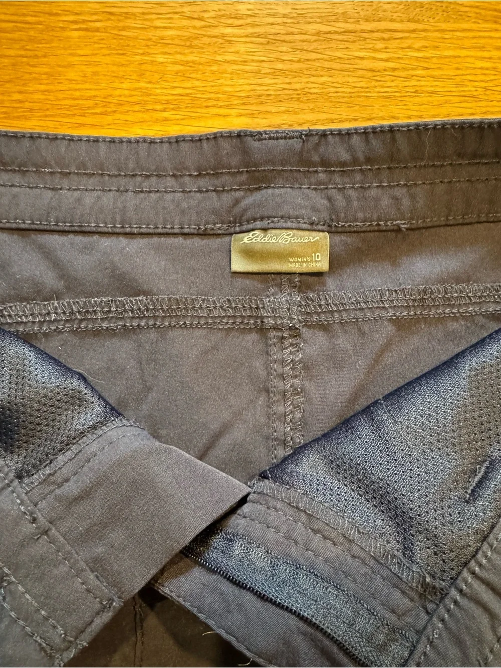 Eddie Bauer Womens 10 Navy Stretch Nylon Hiking Travel Shorts Zip Pocket - Picture 4 of 6